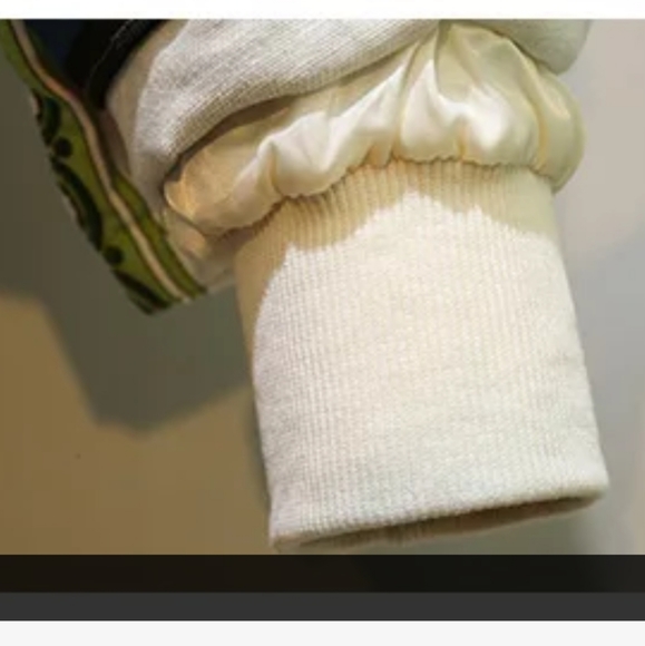 ❤️SOLD ♥️NWT Fur short is Embroidery Denim Jacket. XL. - Picture 5 of 15